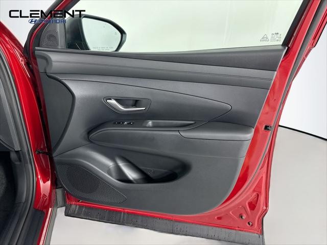 Hyundai Tucson Hybrid Vehicle Full-screen Gallery Image 31