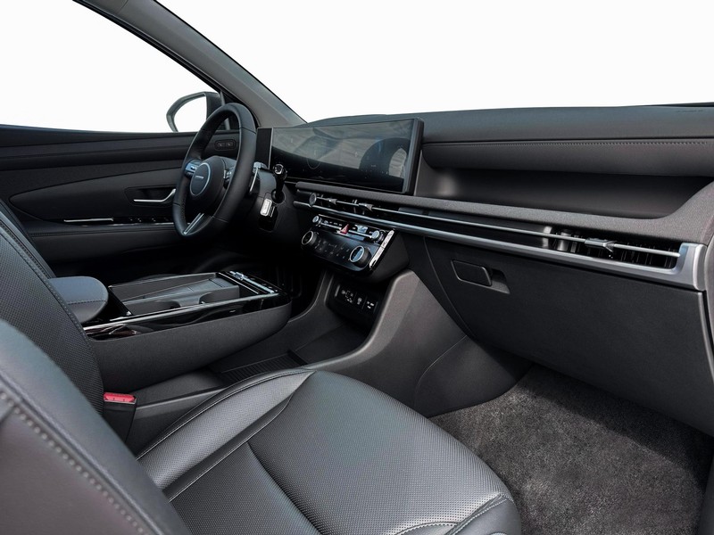 Hyundai Tucson Hybrid Vehicle Full-screen Gallery Image 15