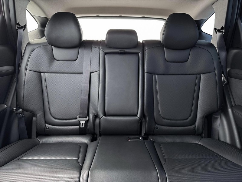 Hyundai Tucson Hybrid Vehicle Full-screen Gallery Image 16