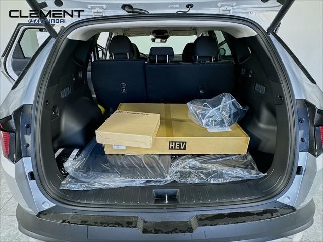 Hyundai Tucson Hybrid Vehicle Full-screen Gallery Image 9