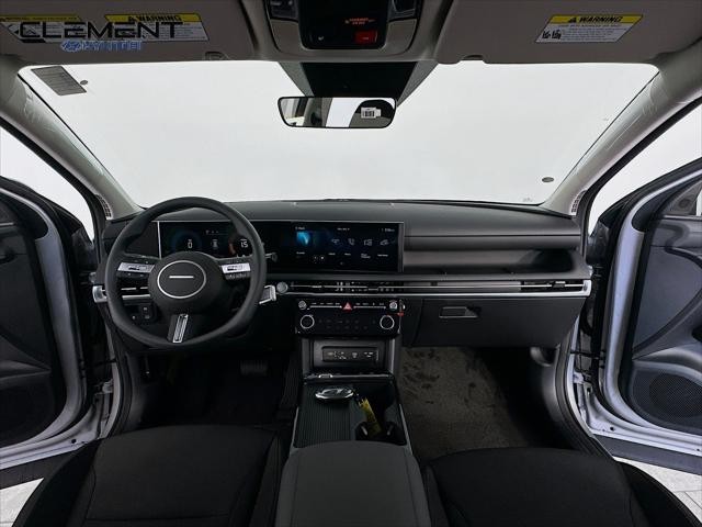 Hyundai Tucson Hybrid Vehicle Full-screen Gallery Image 11