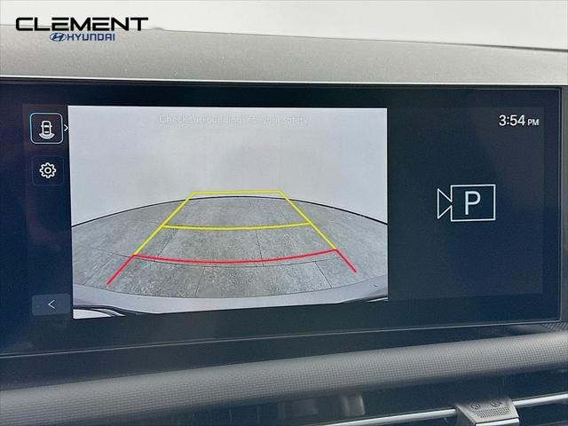 Hyundai Tucson Hybrid Vehicle Full-screen Gallery Image 18