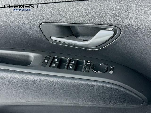 Hyundai Tucson Hybrid Vehicle Full-screen Gallery Image 22