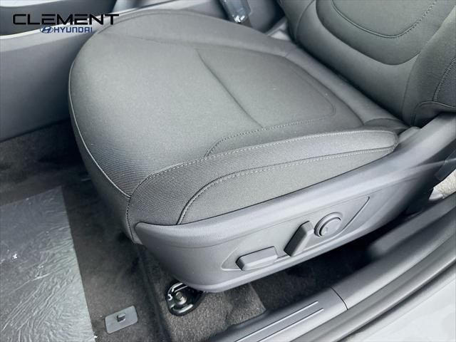 Hyundai Tucson Hybrid Vehicle Full-screen Gallery Image 24