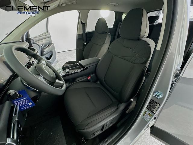 Hyundai Tucson Hybrid Vehicle Full-screen Gallery Image 25