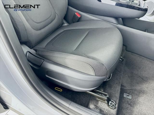 Hyundai Tucson Hybrid Vehicle Full-screen Gallery Image 28