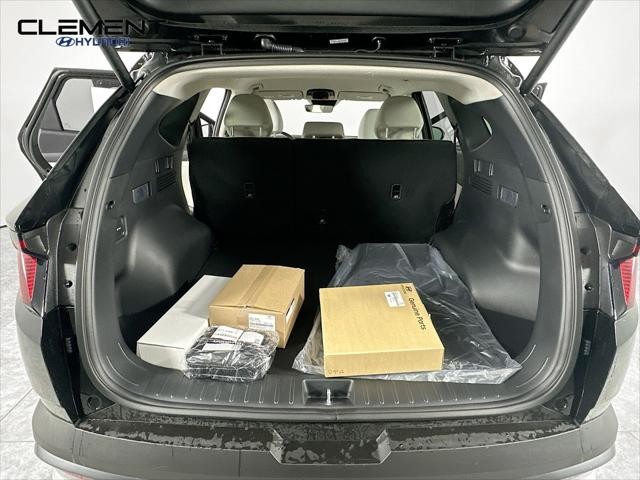 Hyundai Tucson Hybrid Vehicle Full-screen Gallery Image 9