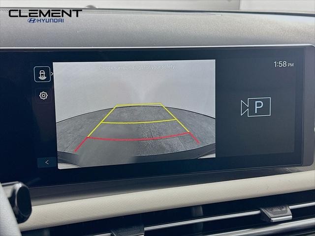 Hyundai Tucson Hybrid Vehicle Full-screen Gallery Image 18