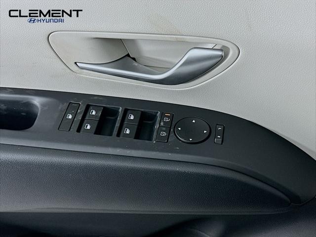 Hyundai Tucson Hybrid Vehicle Full-screen Gallery Image 22