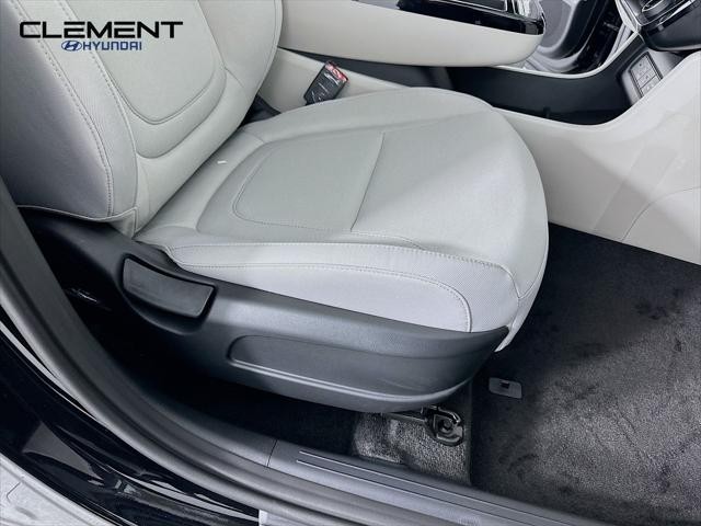 Hyundai Tucson Hybrid Vehicle Full-screen Gallery Image 28