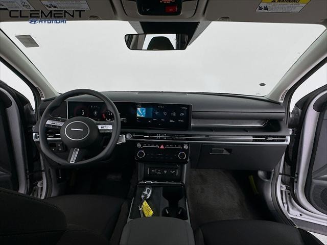 Hyundai Tucson Hybrid Vehicle Full-screen Gallery Image 11