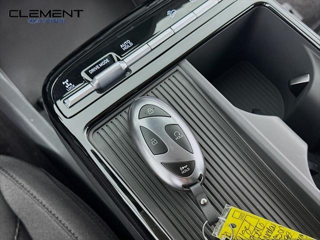 Hyundai Tucson Hybrid Vehicle Full-screen Gallery Image 21