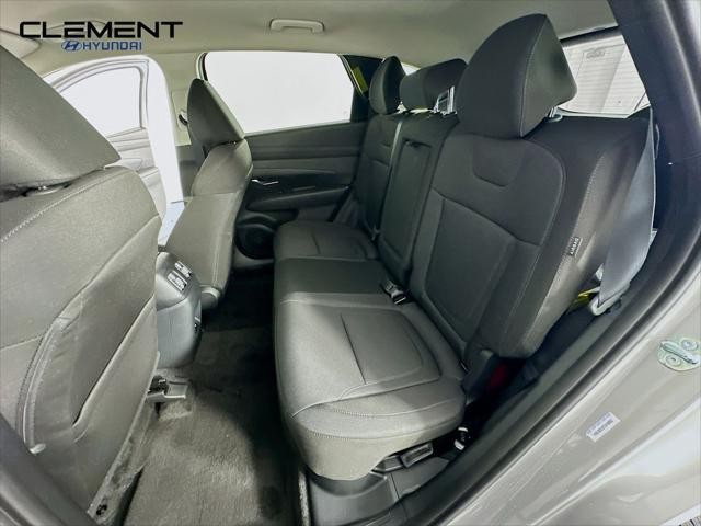 Hyundai Tucson Hybrid Vehicle Full-screen Gallery Image 27