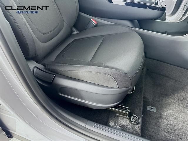 Hyundai Tucson Hybrid Vehicle Full-screen Gallery Image 28