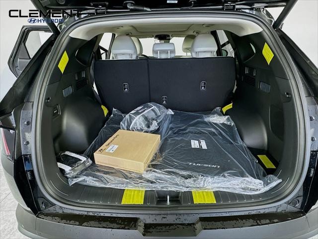 Hyundai Tucson Hybrid Vehicle Full-screen Gallery Image 9