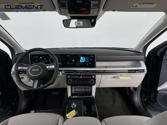 Hyundai Tucson Hybrid Vehicle Full-screen Gallery Image 11