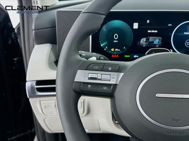 Hyundai Tucson Hybrid Vehicle Full-screen Gallery Image 14