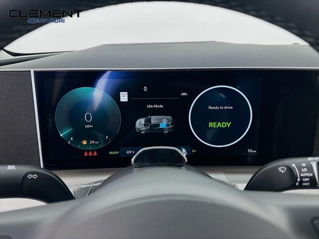 Hyundai Tucson Hybrid Vehicle Full-screen Gallery Image 16