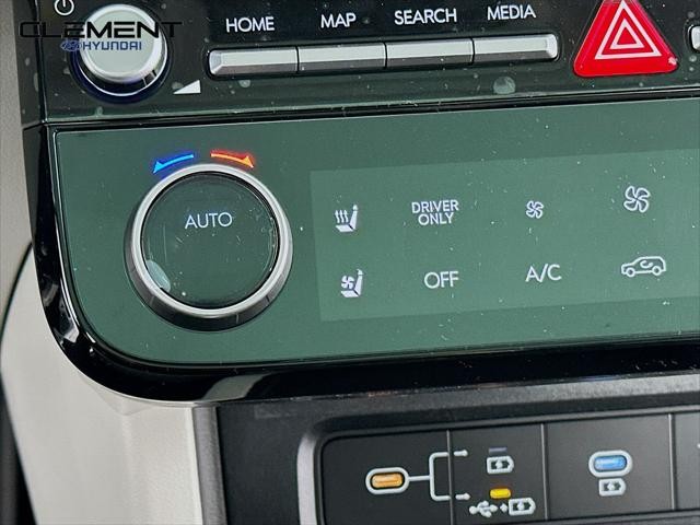 Hyundai Tucson Hybrid Vehicle Full-screen Gallery Image 20