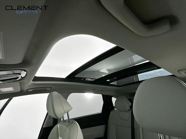 Hyundai Tucson Hybrid Vehicle Full-screen Gallery Image 22