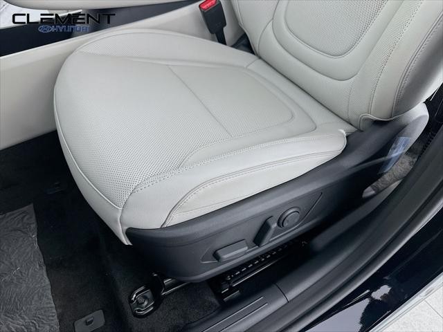 Hyundai Tucson Hybrid Vehicle Full-screen Gallery Image 26