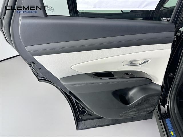 Hyundai Tucson Hybrid Vehicle Full-screen Gallery Image 28