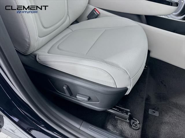 Hyundai Tucson Hybrid Vehicle Full-screen Gallery Image 30