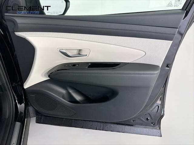 Hyundai Tucson Hybrid Vehicle Full-screen Gallery Image 32