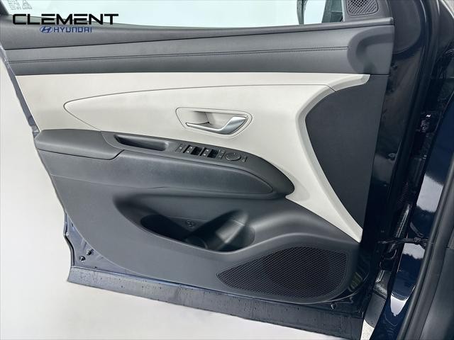 Hyundai Tucson Hybrid Vehicle Full-screen Gallery Image 23