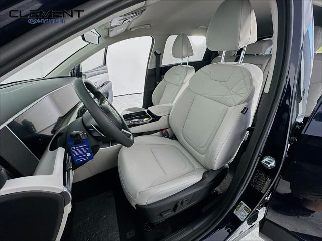 Hyundai Tucson Hybrid Vehicle Full-screen Gallery Image 25