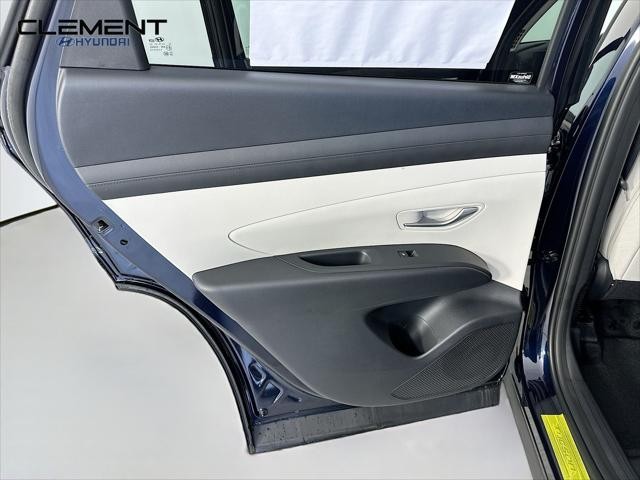 Hyundai Tucson Hybrid Vehicle Full-screen Gallery Image 26