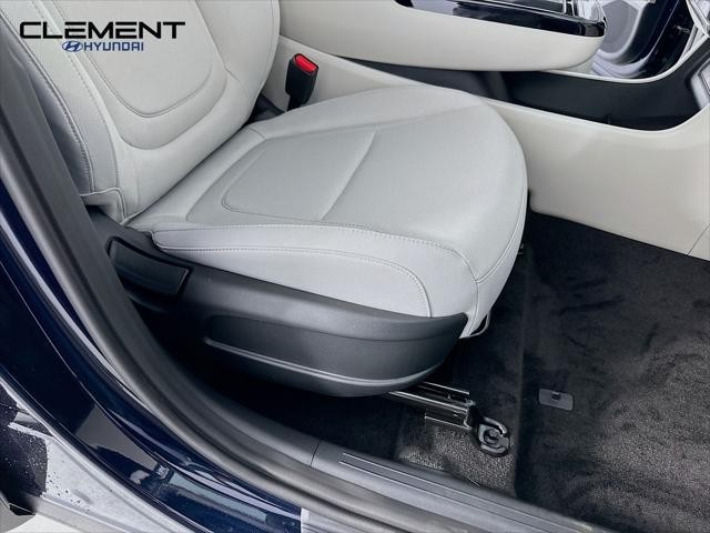 Hyundai Tucson Hybrid Vehicle Full-screen Gallery Image 28