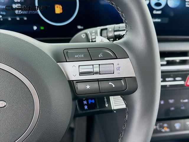 Hyundai Tucson Hybrid Vehicle Full-screen Gallery Image 15