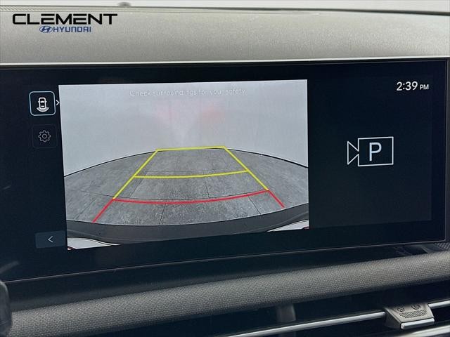 Hyundai Tucson Hybrid Vehicle Full-screen Gallery Image 18