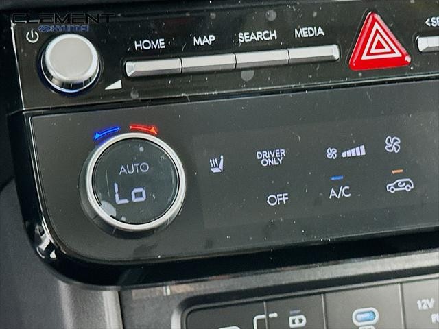 Hyundai Tucson Hybrid Vehicle Full-screen Gallery Image 20