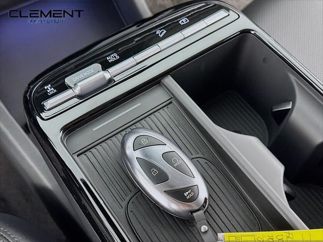 Hyundai Tucson Hybrid Vehicle Full-screen Gallery Image 21