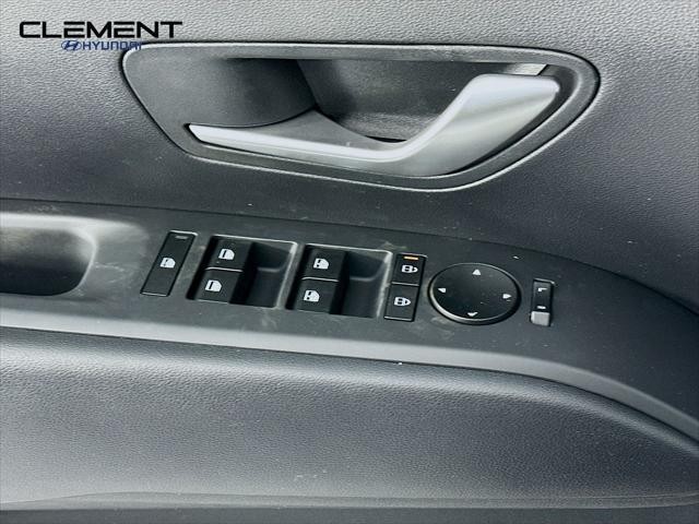 Hyundai Tucson Hybrid Vehicle Full-screen Gallery Image 22