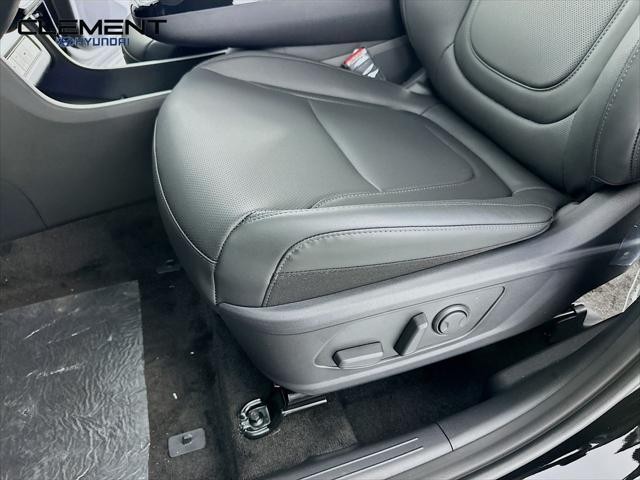 Hyundai Tucson Hybrid Vehicle Full-screen Gallery Image 24