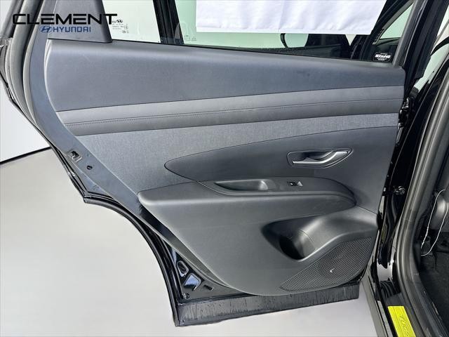 Hyundai Tucson Hybrid Vehicle Full-screen Gallery Image 26