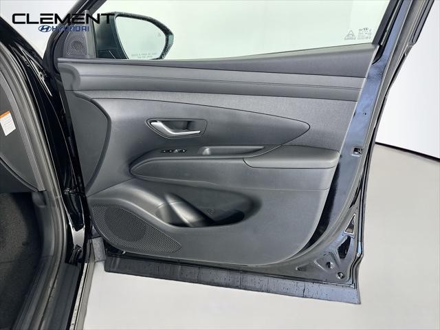 Hyundai Tucson Hybrid Vehicle Full-screen Gallery Image 30