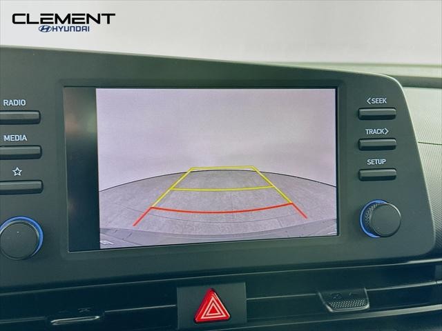 Hyundai Elantra Vehicle Full-screen Gallery Image 18
