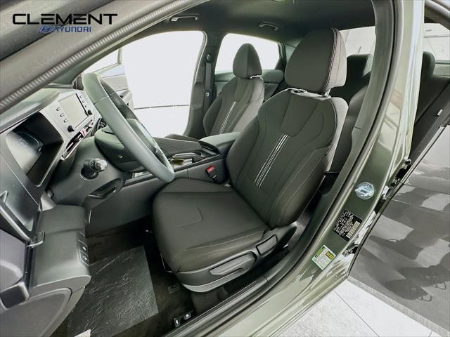 Hyundai Elantra Vehicle Full-screen Gallery Image 24