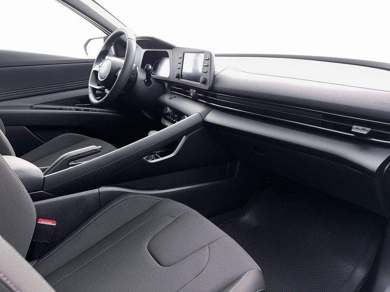 Hyundai Elantra Vehicle Image 15