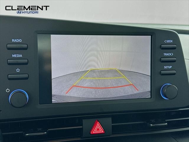 Hyundai Elantra Vehicle Full-screen Gallery Image 18