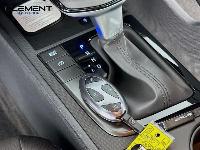 Hyundai Elantra Vehicle Full-screen Gallery Image 20