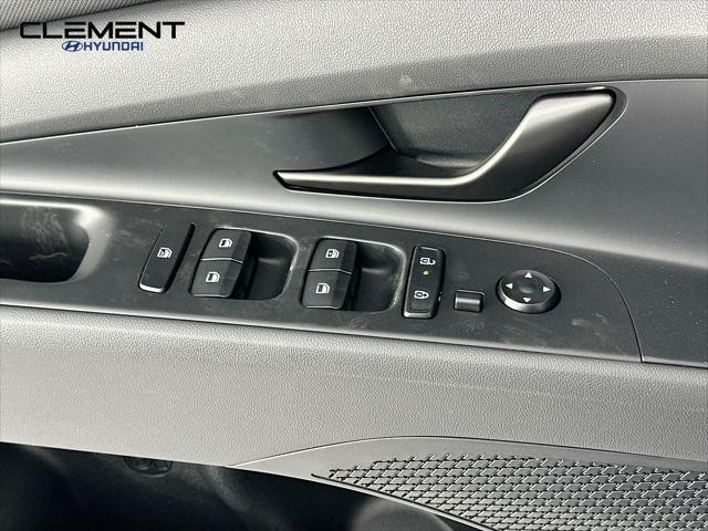 Hyundai Elantra Vehicle Full-screen Gallery Image 21