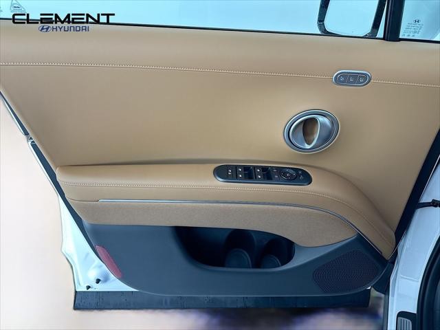 Hyundai Palisade Hybrid Vehicle Full-screen Gallery Image 25