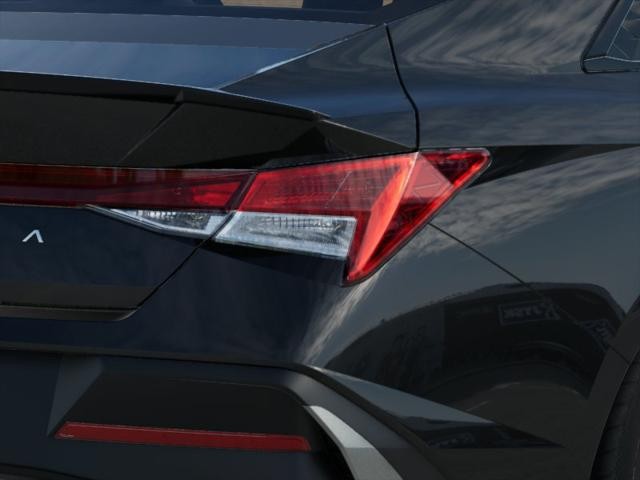 Hyundai Elantra Vehicle Image 10