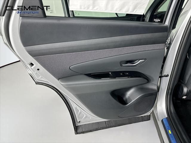 Hyundai Tucson Hybrid Vehicle Full-screen Gallery Image 28