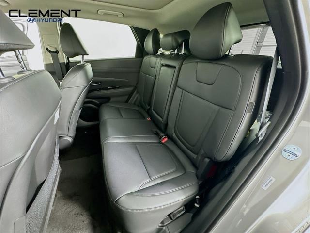 Hyundai Tucson Hybrid Vehicle Full-screen Gallery Image 29